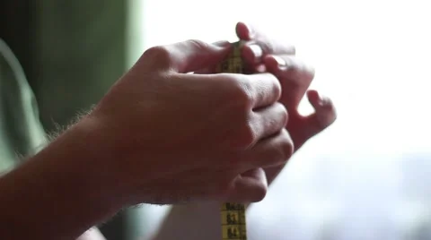 Man twisting centimeter Vídeo Stock 63456550