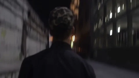 Man twists a skateboard close-up Video stock 77332642