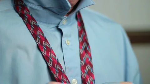 Man Tying Necktie 動画素材 958381