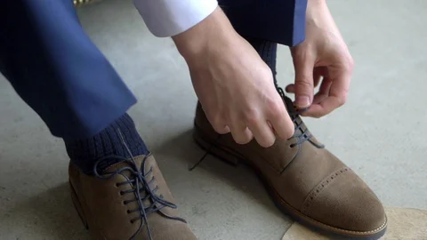 Man tying shoelaces Stock-Footage 103464434