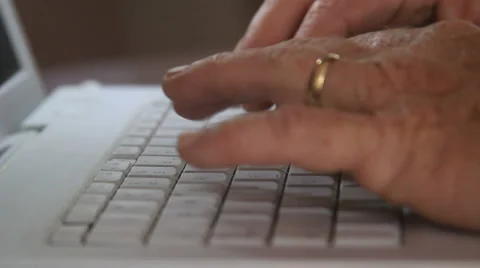 Man types on laptop keyboard Vídeo Stock 950101
