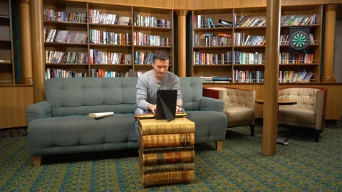 Man  types text with retro keyboard and tablet Stock-Footage 121638003