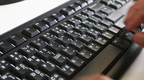 Man to typing computer keyboard 库存影片 39194856