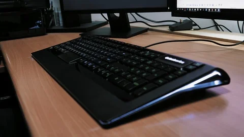 Man typing on computer keyboard 스톡 동영상 85699108