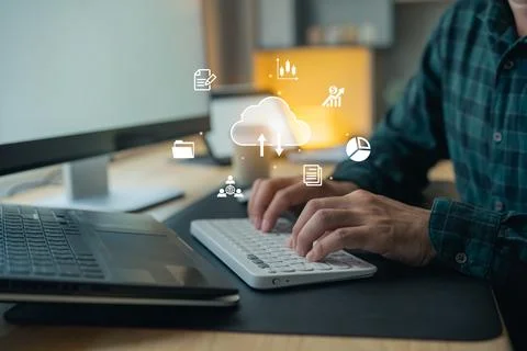 Man typing on keyboard with cloud computing technology, cloud storage, data.. Foto stock