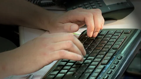 Man Typing on Keyboard 库存影片 38774314