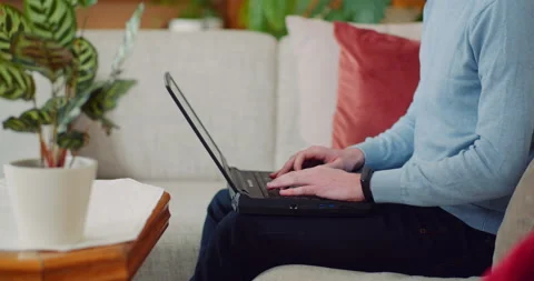 Man Typing on Keyboard while Writing Email. 스톡 동영상 153498199