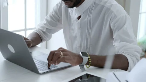 Man typing on laptop keyboard in the office. Stock-Footage 100726649