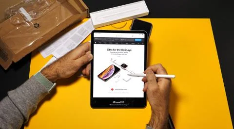 Man unboxing latest iPad Pro and Apple Pencil Stock Photos