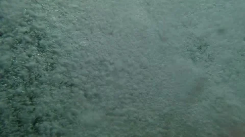 Man under water and bubbles Video stock 62026151