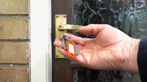Man unlocking and opening a home door. Vídeos de archivo 89833798