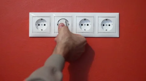 Man unplug and push electric plug into the socket Vidéo 1181297
