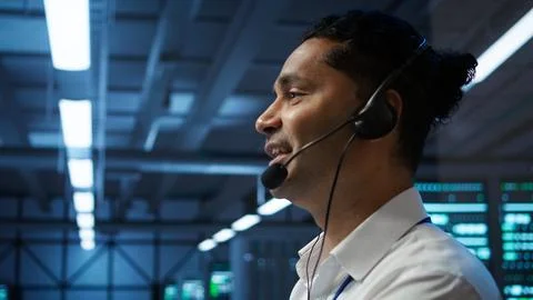 Man updating server farm supercomputers systems 스톡 사진