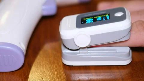 Man use fingertip pulse oximeter to measure oxygen saturation,covid19 pandemic Stock Footage 143077355