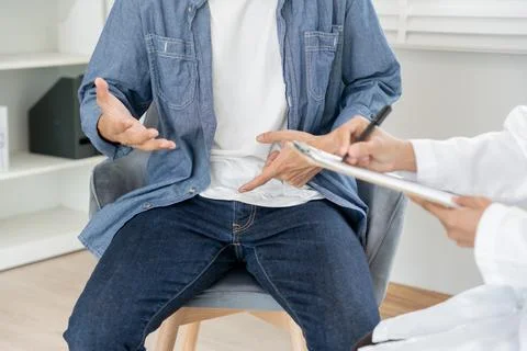 Man use hand point in front of private parts feeling discomfort and consult.. Foto stock