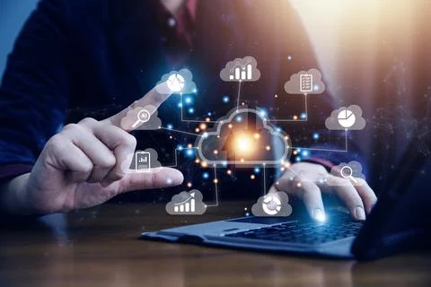 Man use Laptop with cloud computing diagram show on hand. Cloud technology... Foto stock