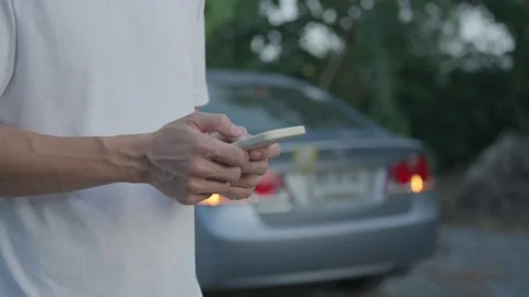 Man use mobile phone call to insurance due to accident car through a mobile a Video stock 220731080