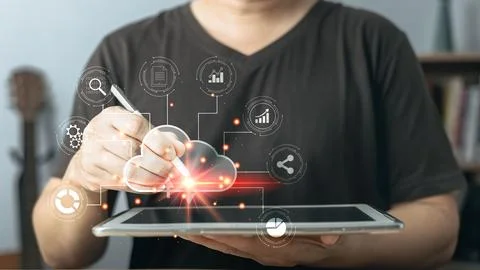 Man use tablet cloud computing diagram show screen.Data information storage.. Foto stock