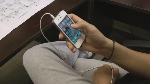 A man uses an iphone/smartphone. Vídeos de archivo 62990429