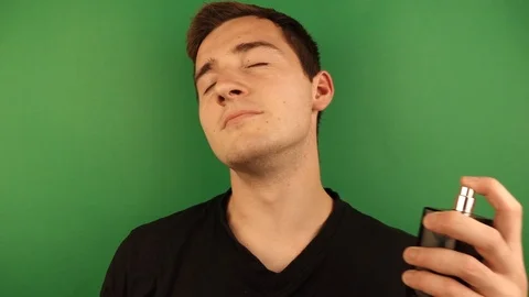 The man uses the perfume on himself and pours it into his mouth for the last Vídeo Stock 118837631