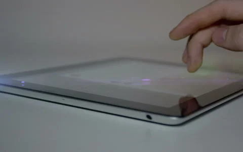 Man uses tablet pc Stockbeeldmateriaal 49318941