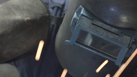 Man using a blowtorch in a factory Vídeos de archivo 75166122