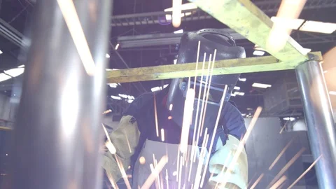 Man using blowtorch in a factory Tilt up 動画素材 75166177