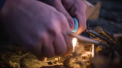Man using a bushcraft to lit the campfire 스톡 동영상 81536807