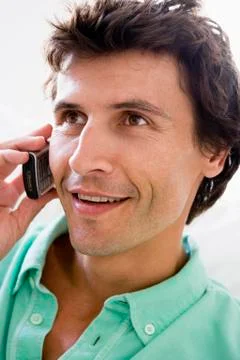 Man using cellular phone and smiling Foto stock