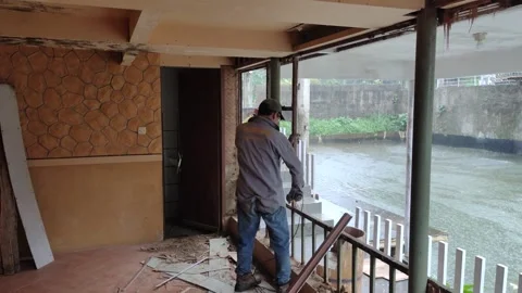 A man is using a chop saw to cut steel fences Video stock 279329200