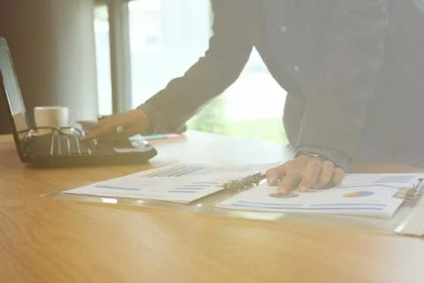 Man using computer. businessman working with financial graph chart Foto stock