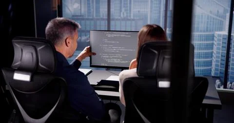 Man Using Computer: Programmer Software Developer Stockfoto's