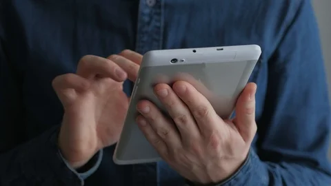 Man using digital tablet Stock-Footage 87061935
