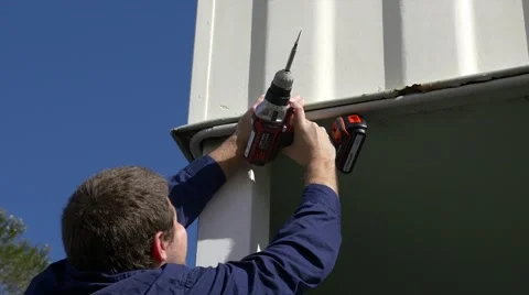 Man Using Drill Outside 库存影片 40296346