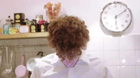 A man is using his iPad in the the kitchen Stock Footage 40359382