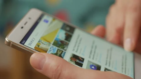 Man using his smartphone with to scroll a Official website Yahoo feed, scroll Stock Footage 116533979