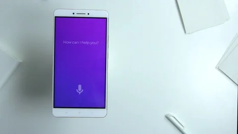 Man using intelligent personal assistant on smartphone. Voice assistant concept. Vidéo 98628055