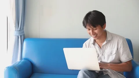 Man using labtop Video stock 126254496