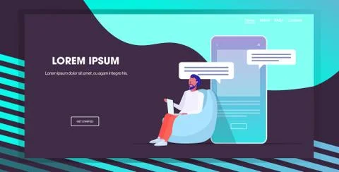 Man using laptop computer chatting app social network speech chat bubble comm Illustrazione stock