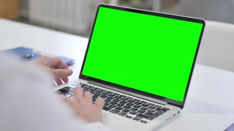 Man using Laptop with Green Chroma Screen Video stock 162839024