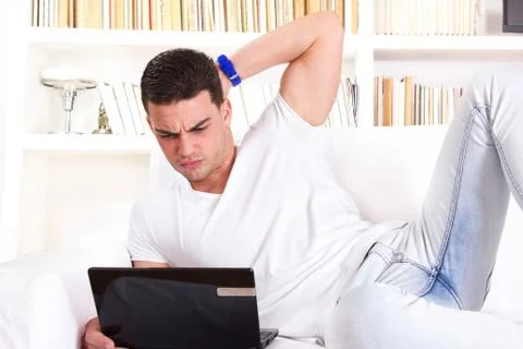 Man using laptop having problems with communication and internet connection Foto stock