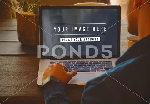 Man using laptop at home Mockup PSD-Vorlage