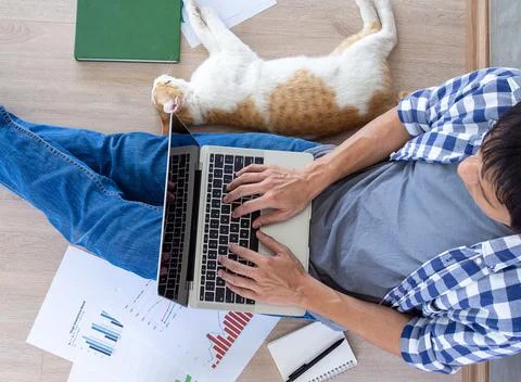 Man using a laptop at home to work or study online to prevent the spread of t Foto stock
