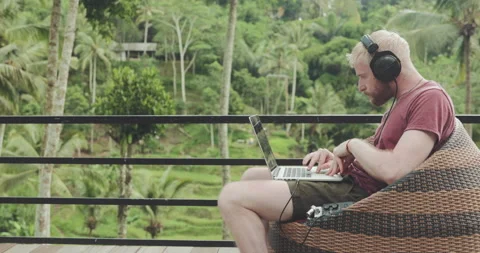 Man using laptop outdoor Stock-Footage 130715399