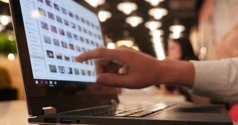 Man Using Laptop with touch screen for view media  in cafe Vidéo 57100467