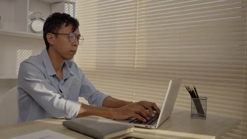Man using laptop to work on table in office, Press the keyboard on the laptop Stockbeeldmateriaal 263479642