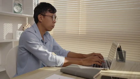 Man using laptop to work on table in office, Press the keyboard on the laptop Stockbeeldmateriaal 263479698