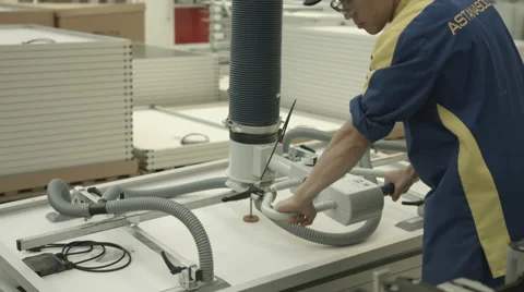 Man using machine Video stock 59558414