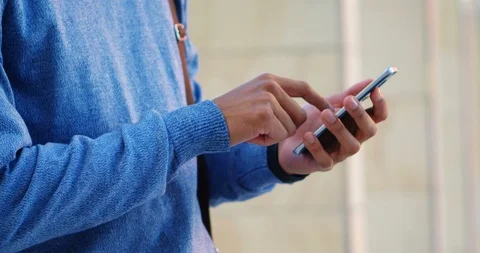 Man using mobile phone in the city 4k Stockbeeldmateriaal 94209245