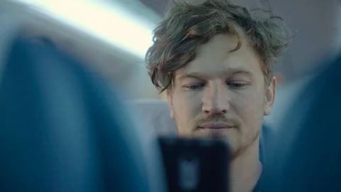 Man Using Mobile Phone Smartphone In The Airplane Vídeos de archivo 94467984